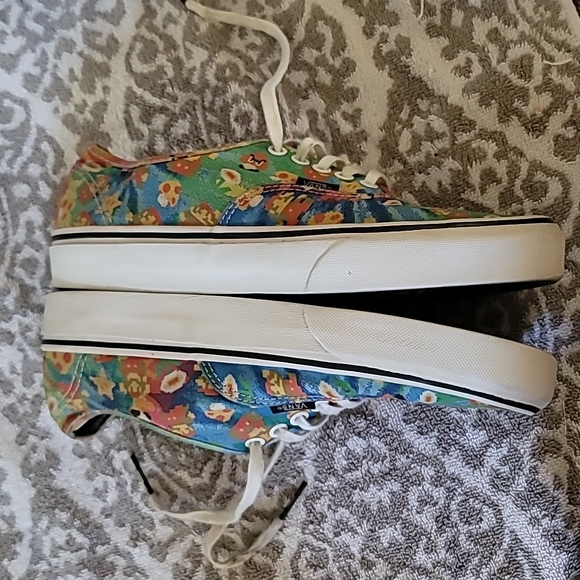 STUNNING NINTENDO MARIO BROTHERS AUTHENTIC VANS - Picture 8 of 11